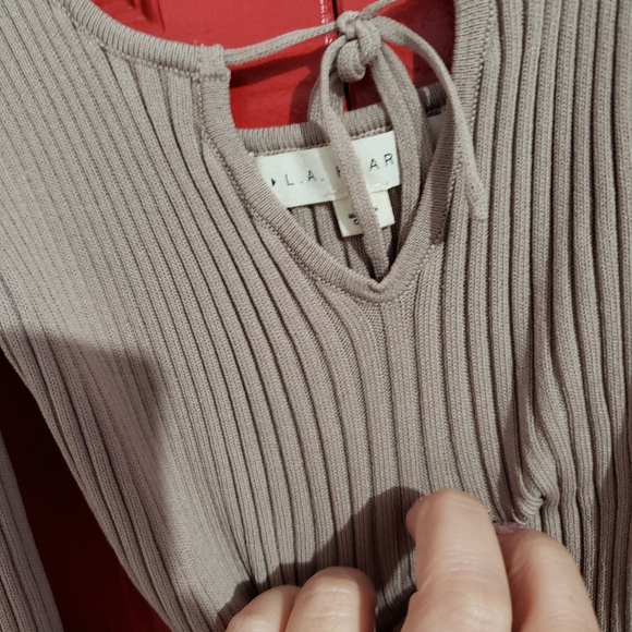 Bodysuits - Picture 3 of 3